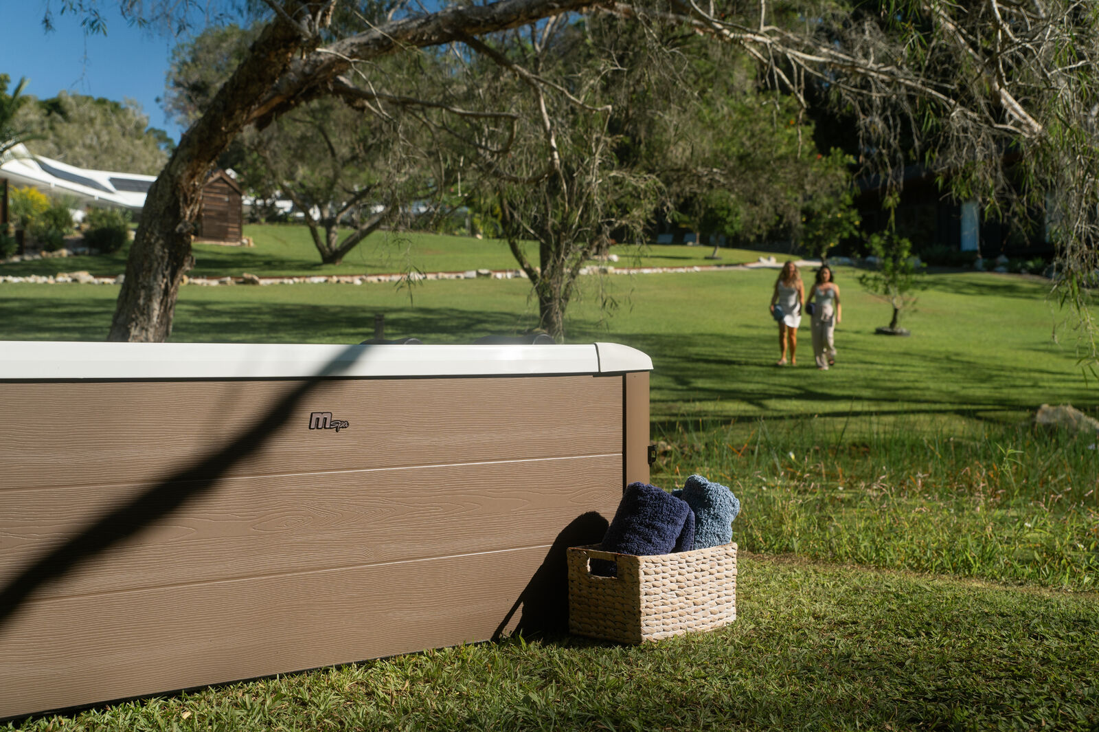 MSpa Whirlpool NEU AMBER AERO PLUS 2026 XXL 180cm inkl. App, LED, 8 Hydromassagedüsen, 140 Luftdüsen