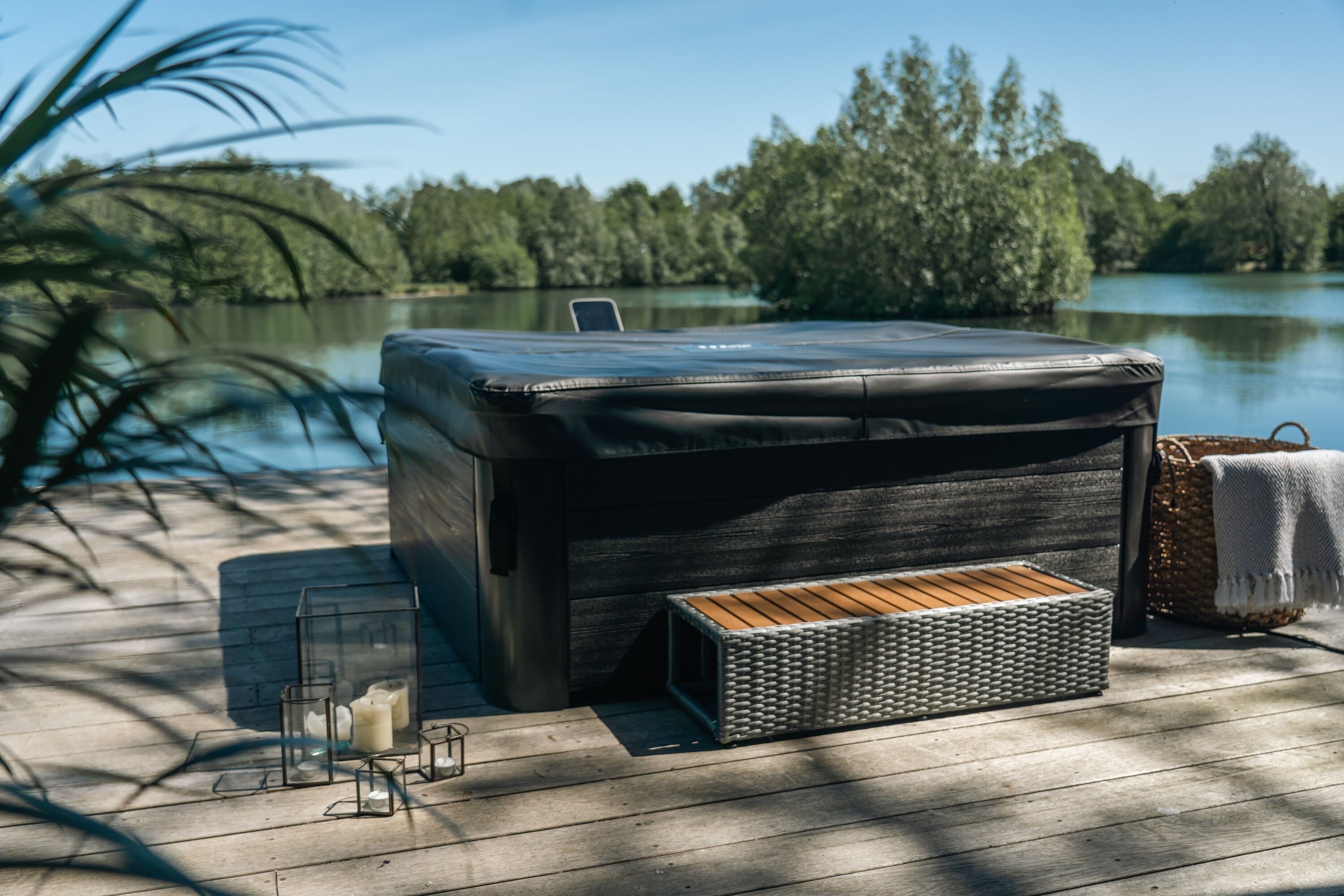 MSpa Whirlpool OSLO PLUS XXL 180 x 180 cm -  inkl. WiFi, LED, UVC