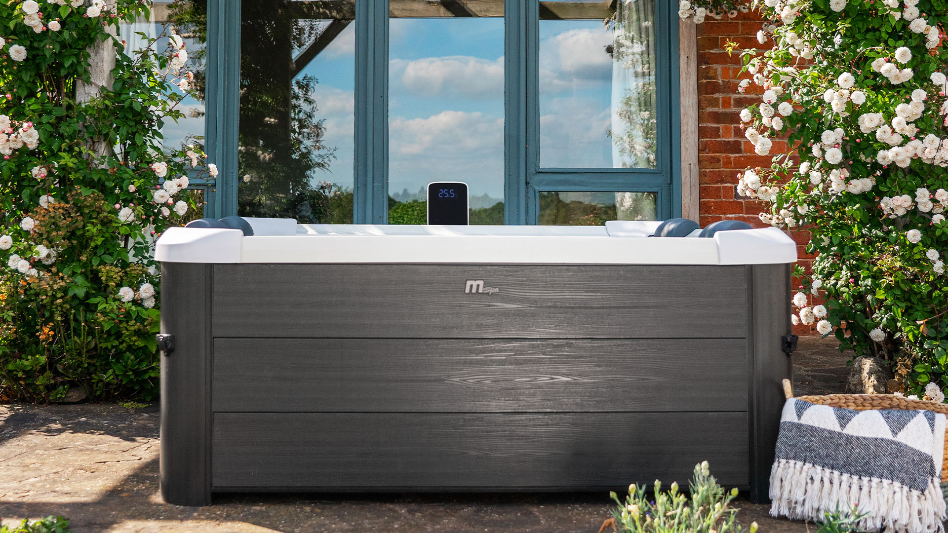 MSpa Whirlpool OSLO PLUS XXL 180 x 180 cm -  inkl. WiFi, LED, UVC