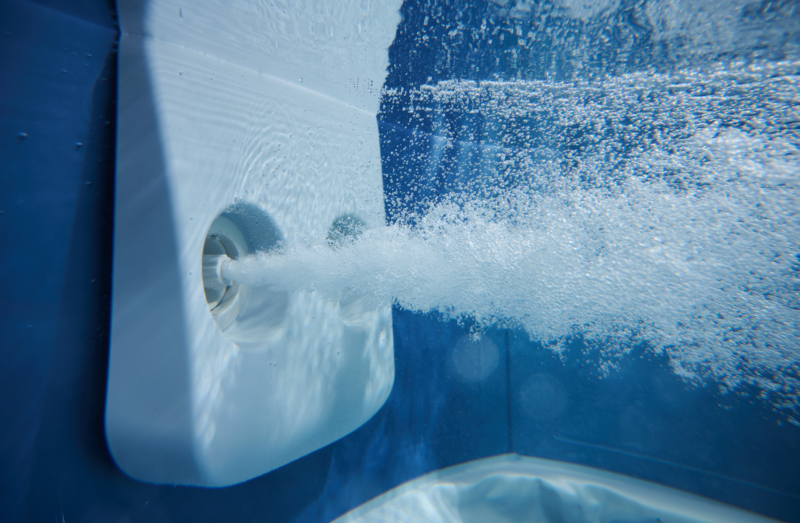 MSpa Whirlpool OSLO Sapphire inkl. LED / WiFi / UVC /  120 Luftdüsen / 8 Hydromassagedüsen F-SAW063W