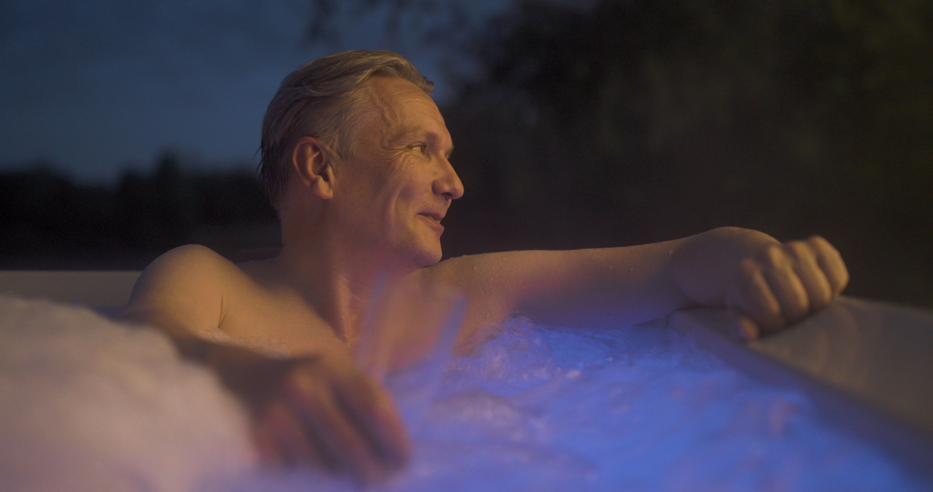 MSpa Whirlpool OSLO PLUS XXL 180 x 180 cm -  inkl. WiFi, LED, UVC