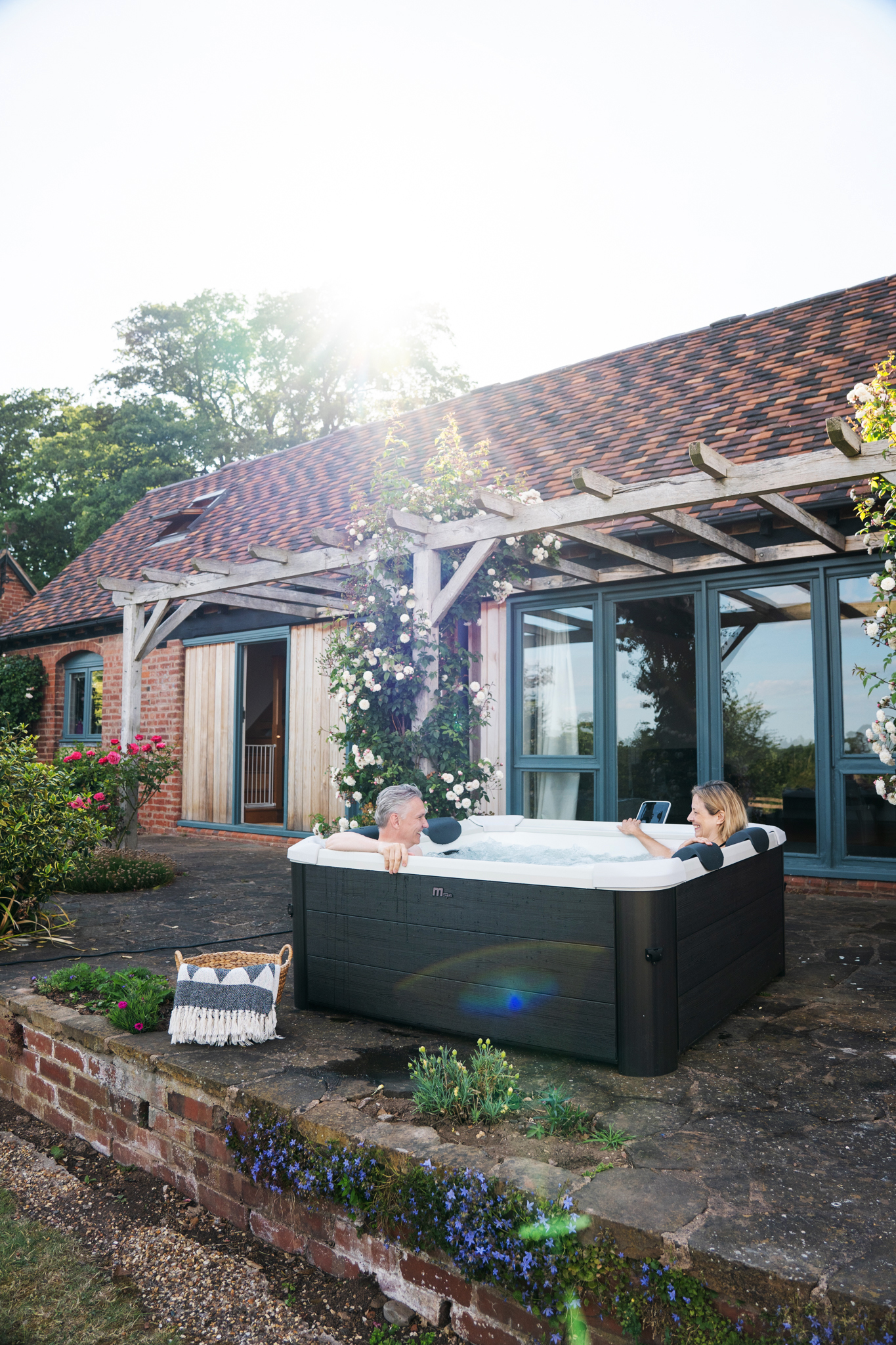 MSpa Whirlpool OSLO XL 160 x 160 cm - inkl. WiFi,App, LED, UVC