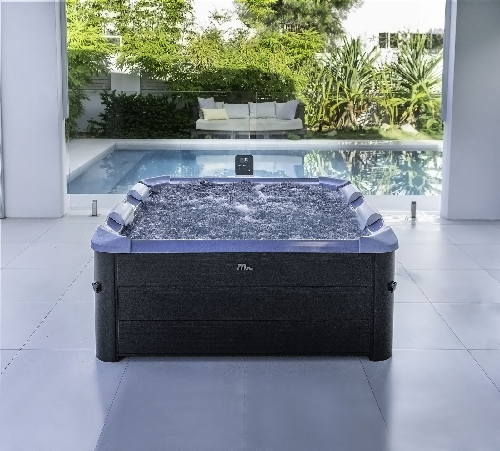 MSpa Whirlpool OSLO Sapphire inkl. LED / WiFi / UVC /  120 Luftdüsen / 8 Hydromassagedüsen F-SAW063W
